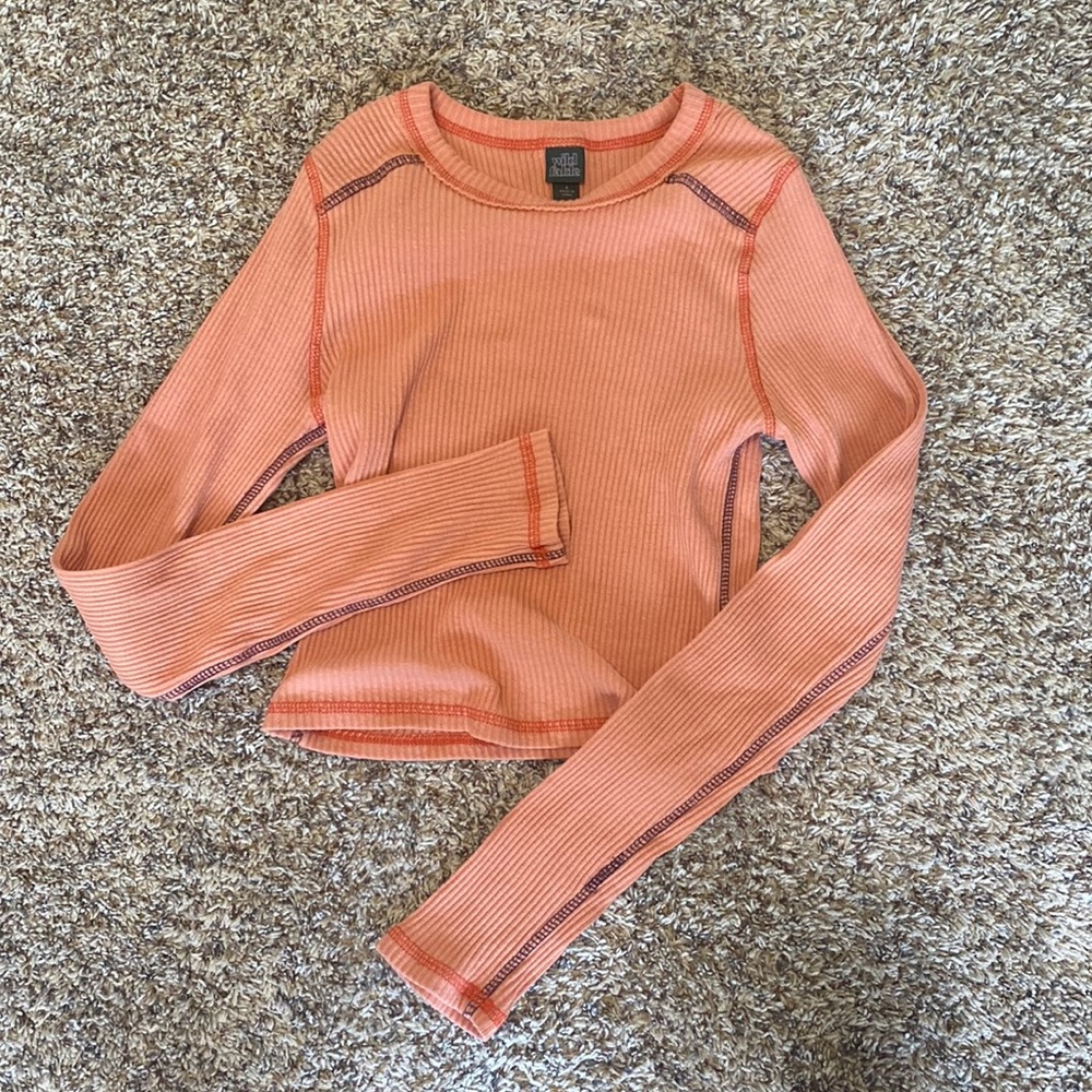 Slightly cropped long sleeve shirt